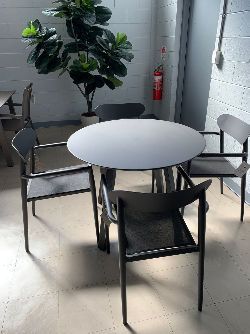 Outdoor 5pc Round Dining Setting - Black