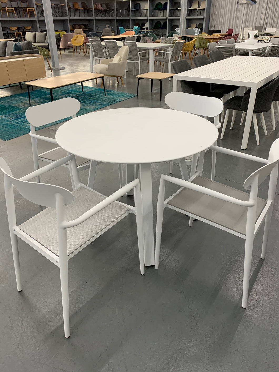 Outdoor 5pc Round Dining Setting - White